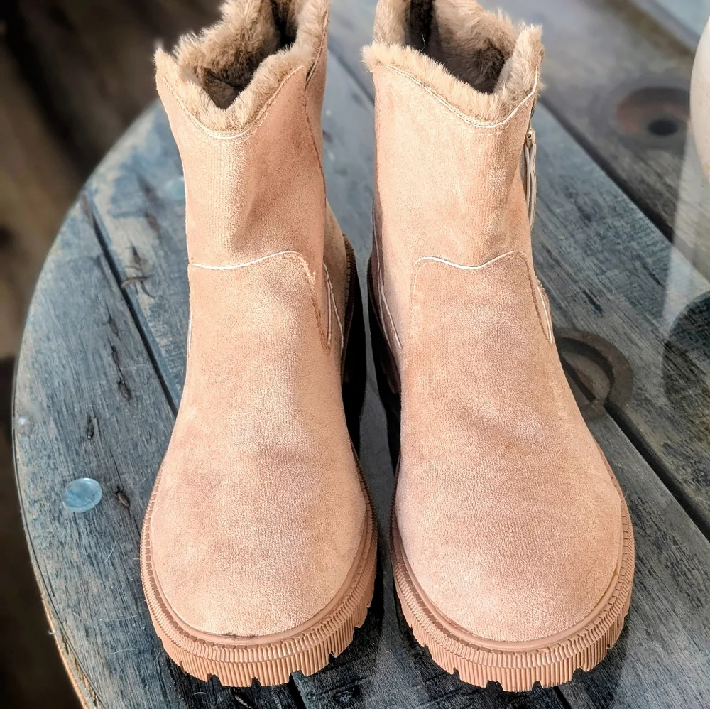 F & 8 | Women's 10 | Boots--NWOT. EUR 42